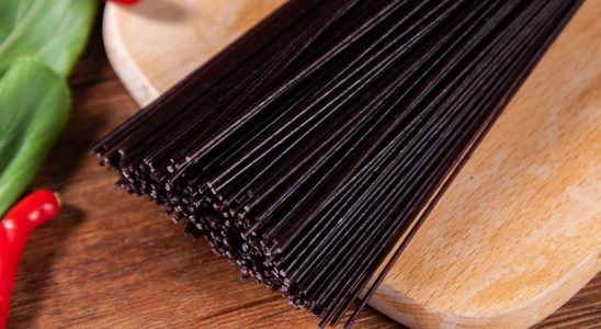 Customizing Black Rice Noodles According to Regional Culture and Taste Preferences